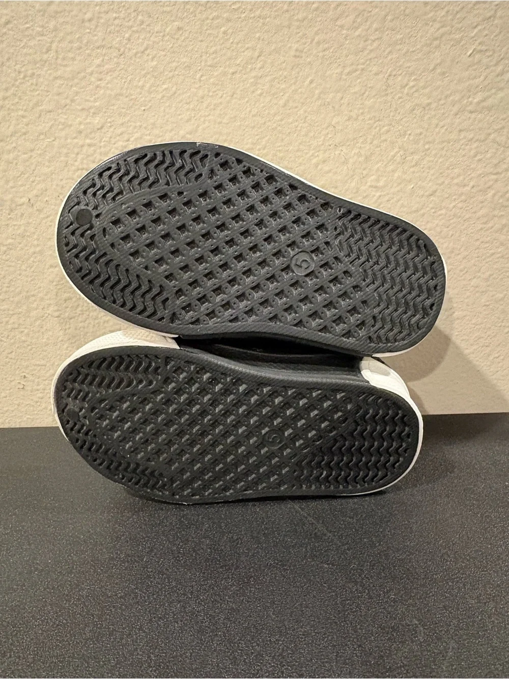 Eagsouni Water Shoes Toddler Infant Sz 5 Slip On Black Beach Sandals Outdoor